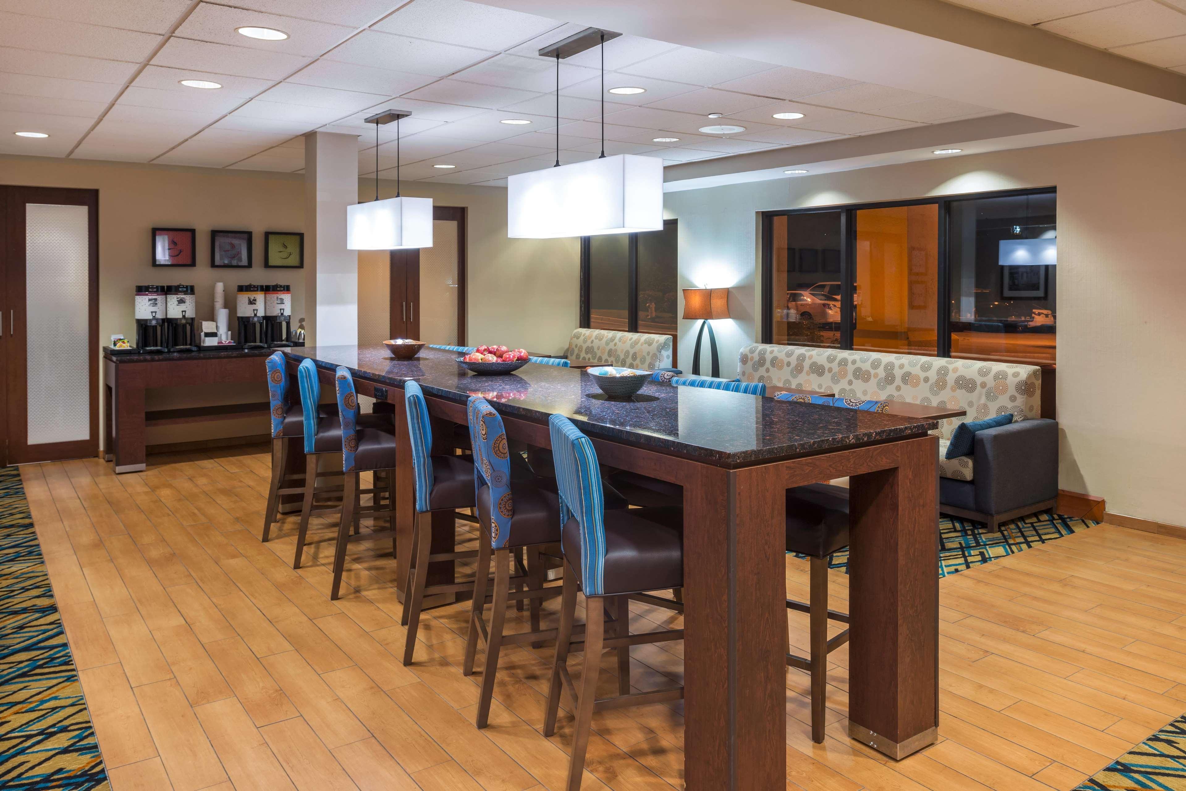 Hampton Inn Columbia Exterior photo