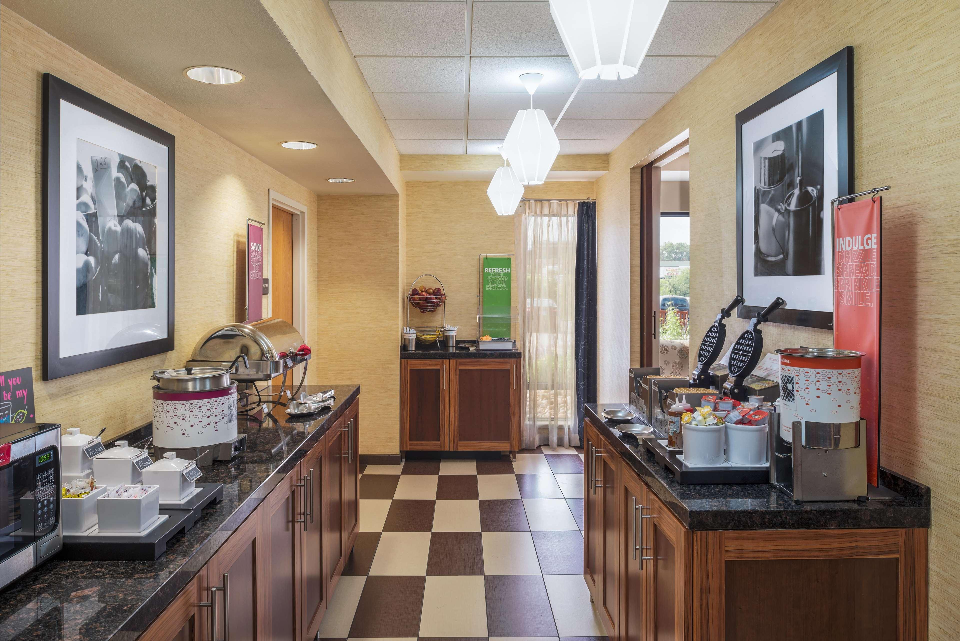 Hampton Inn Columbia Exterior photo
