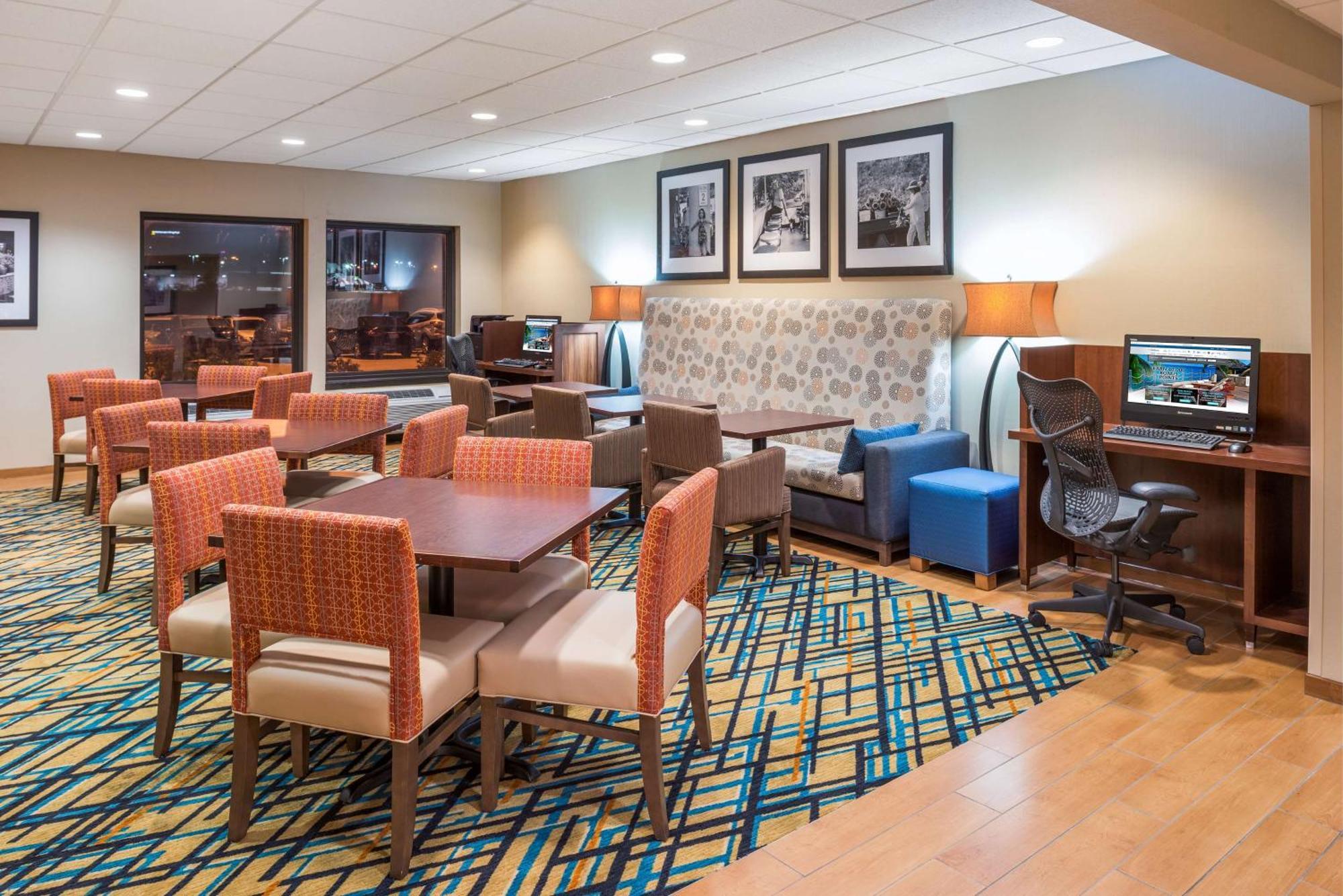 Hampton Inn Columbia Exterior photo